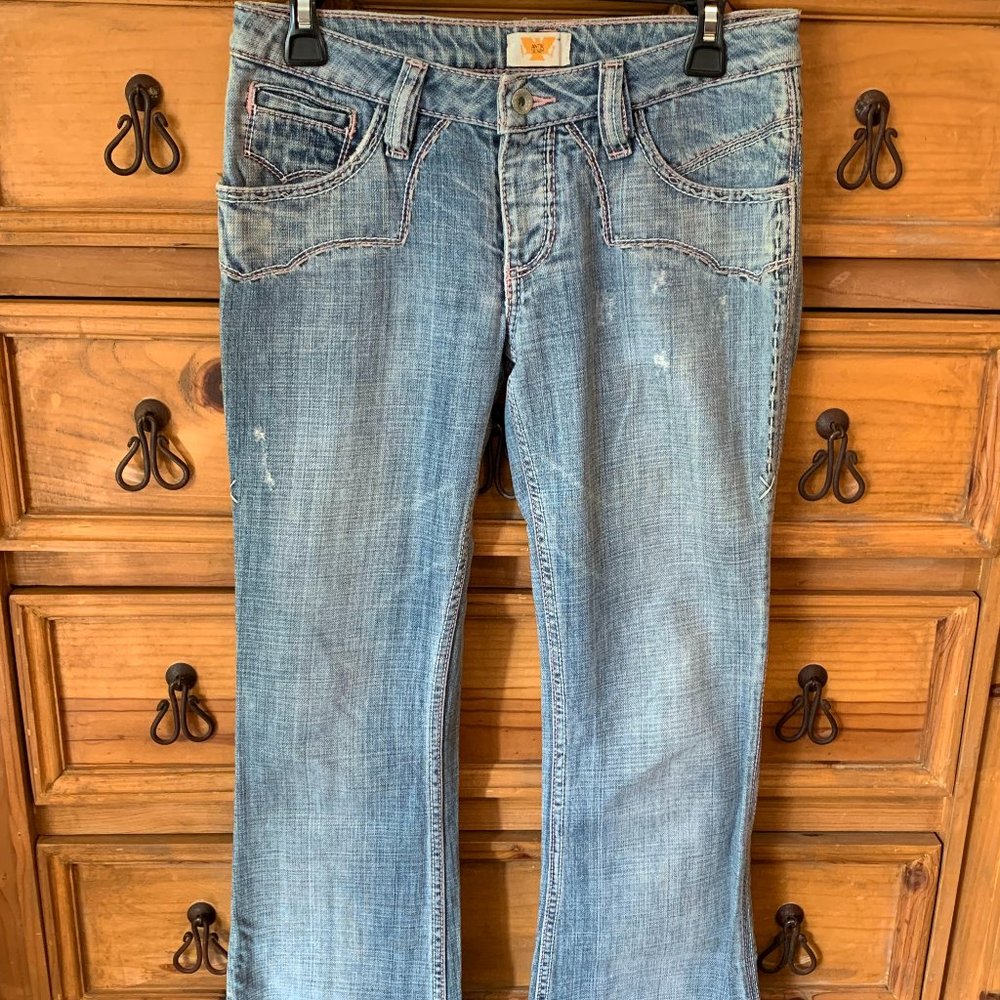 Antik Denim Faded Low-Rise Jeans w/Pink Stitching. Size 27. Like New Condition.